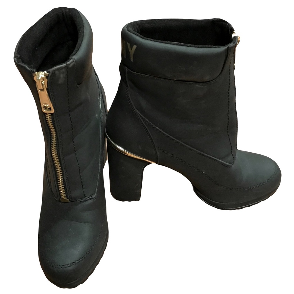DKNY Size 8 NWOT Black & Gold 4 Inch High Heel Booties